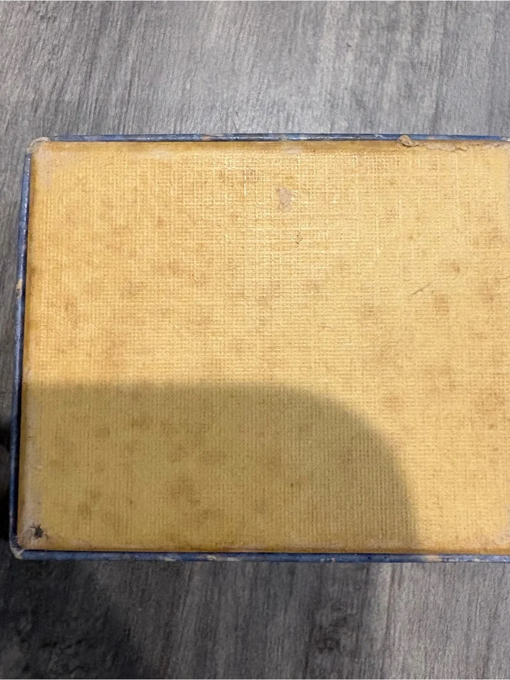 Antique Gold-Tone Torpedo/ Bean Back Pearl Faced With Box